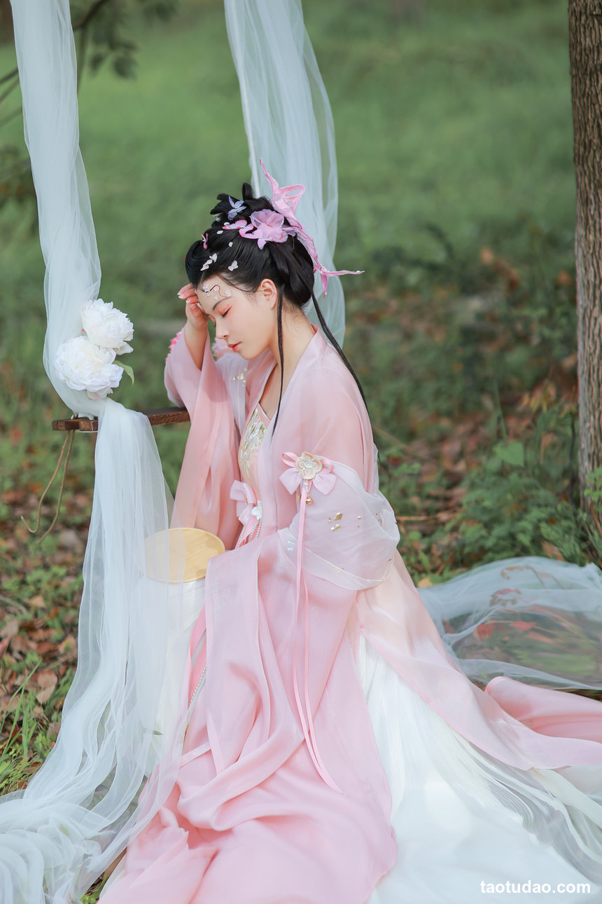 图片[2]-[YITUYU艺图语]2022.05.02 草色入帘青 小怪兽[23+1P／153MB]-绅士图