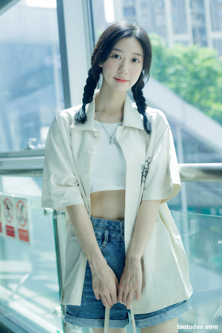 图片[2]-[YITUYU艺图语]2022.08.22 地铁奇遇记 饲猫少女-[38+1P／340MB]-绅士图