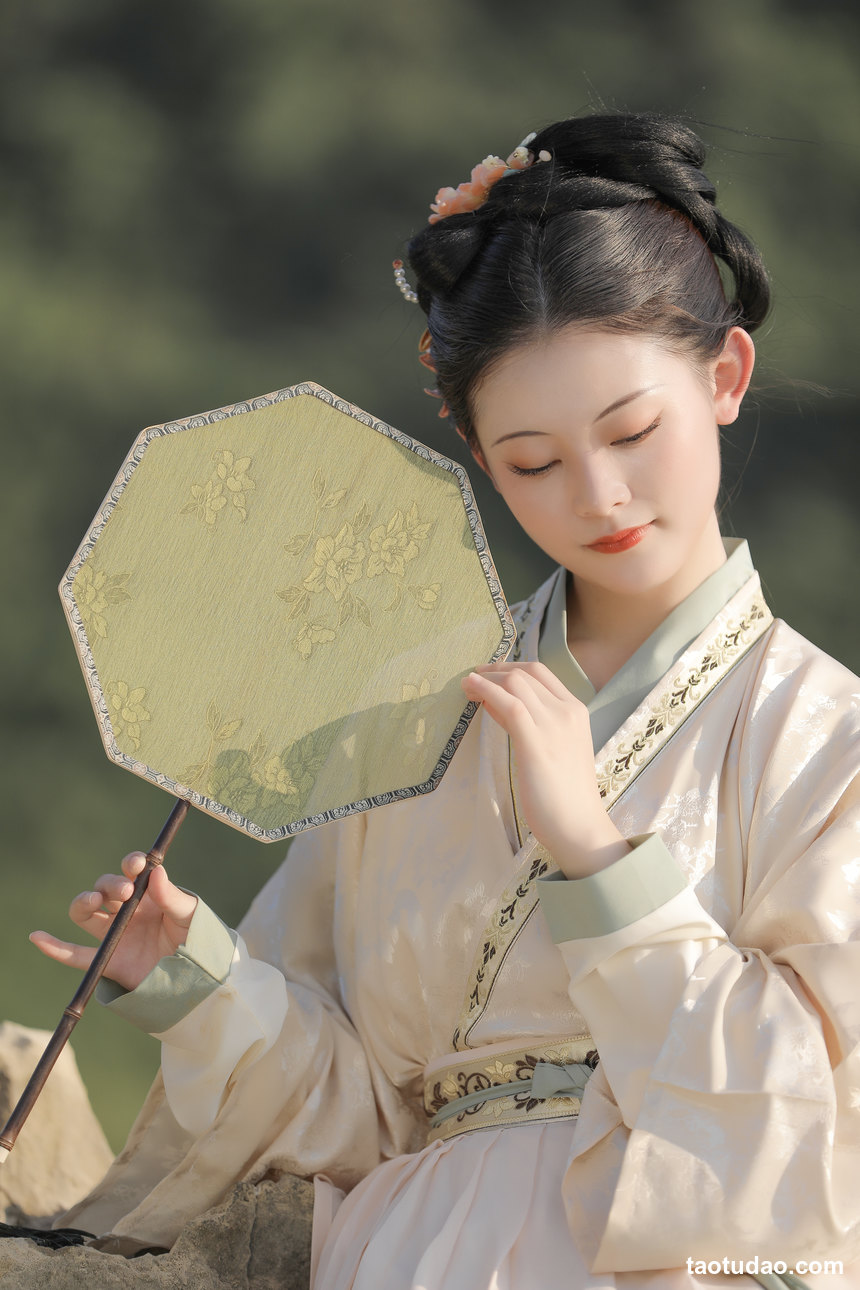 图片[2]-[YITUYU艺图语]2022.07.11 山水之间  岳红橙黄绿蓝靛紫铮[21+1P／253MB]-绅士图