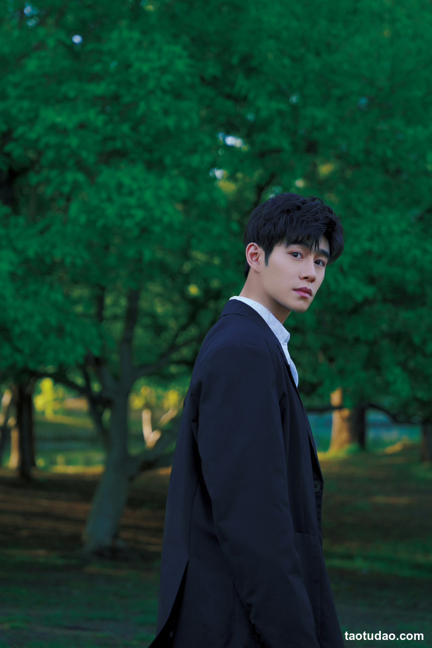 图片[2]-[YITUYU艺图语]2022.07.30 长夜将至 娄鸣_[26+1P／195MB]-绅士图