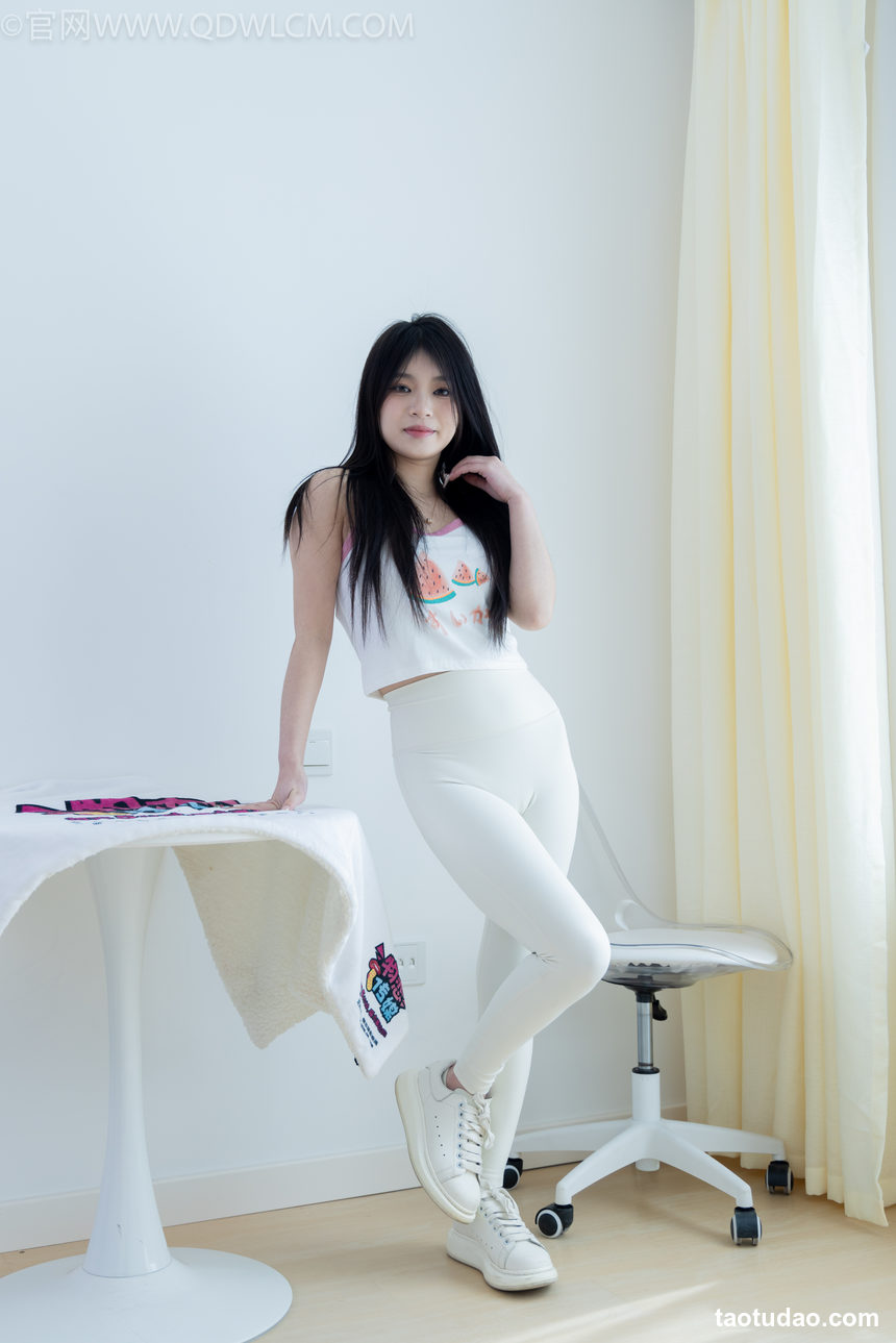 图片[2]-物恋传媒 NO.2276 闪闪-板鞋、白船袜（自然穿脏）、蓝船袜（自然穿脏）、裸足[182P-1V-4.88G]-绅士图