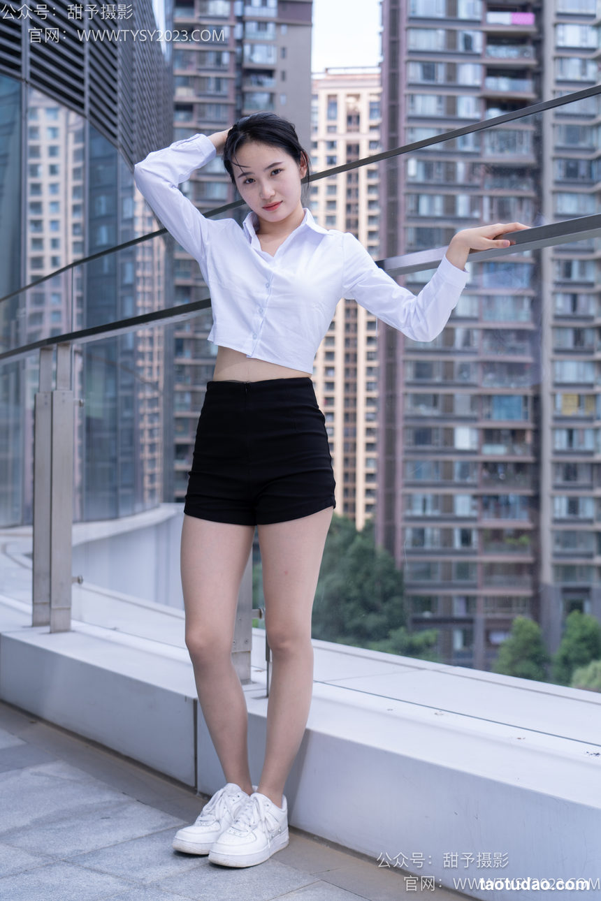 图片[2]-甜予摄影 NO.063 思思-板鞋、油亮灰丝（脚尖透明款）[136P+2V／9.98GB]-绅士图