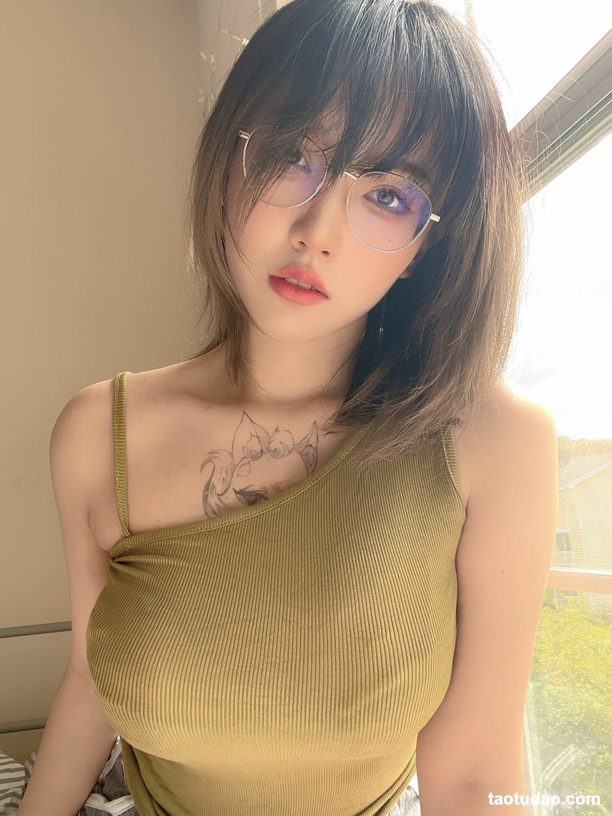 爱发电]狐洛洛子-25和50元档图包 [329P-523MB]-绅士图