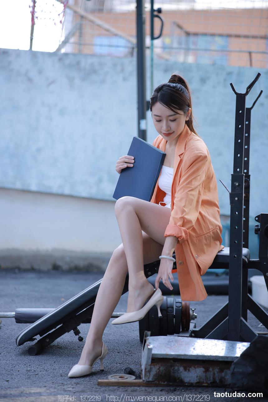 图片[4]-[IESS异思趣向] 2022.12.19 丝享家 1303 小婕《橙色外套》[88P-83.7M]-绅士图