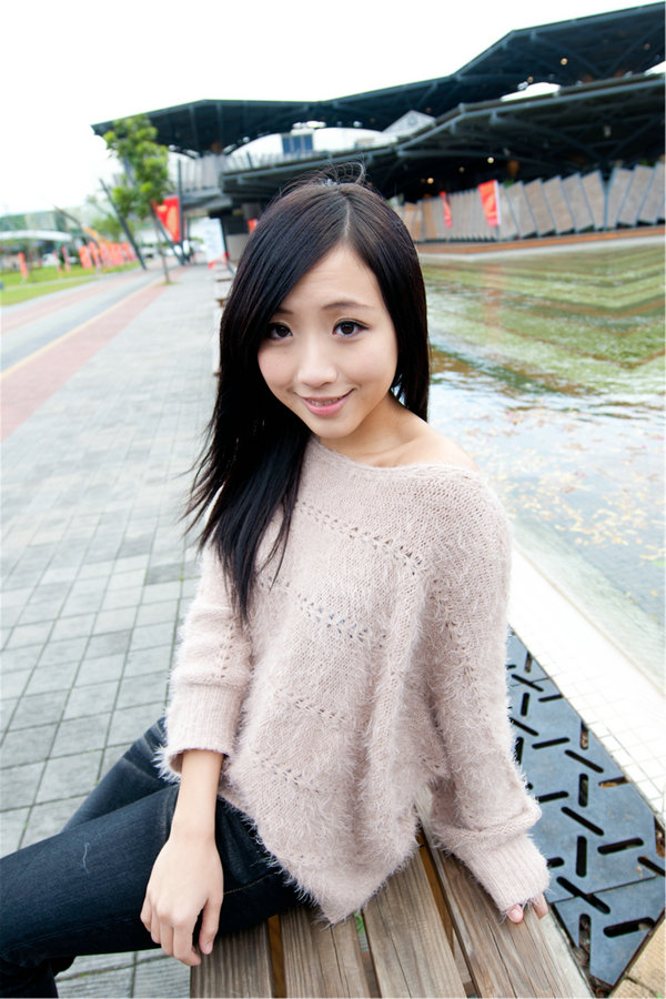 台湾清纯美女嘉文圆山街景外拍写真 / 51P/453MB / 唯美杂图-绅士图