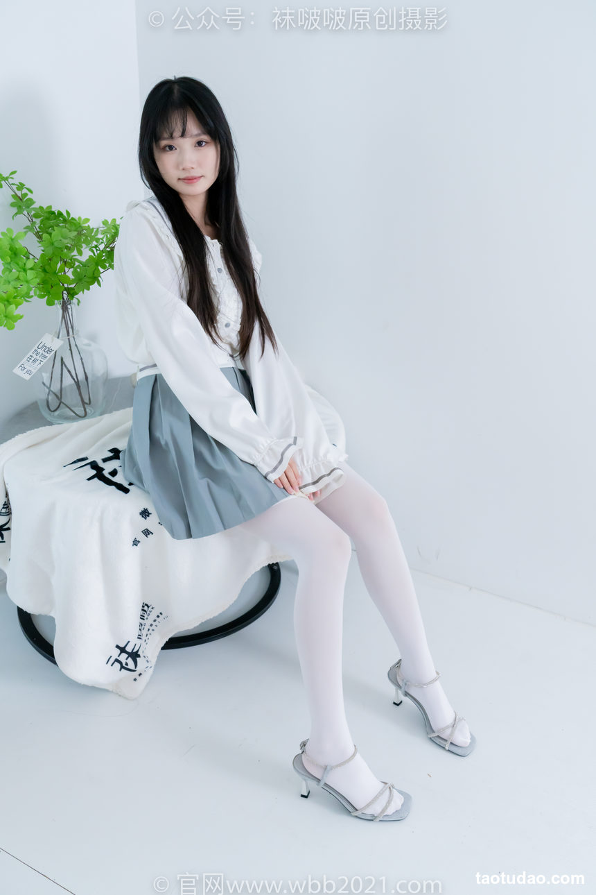 图片[4]-[BoBoSocks袜啵啵]NO.468 甜甜圈-高跟凉鞋、厚白丝、裸足、丝袜和裸足踩蓝莓剧情[150P+1V／7.57GB]-绅士图