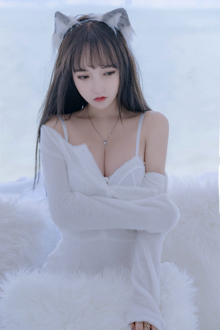 斗鱼米线线sama写真 - 小白狼 / 56P-76MB / cos萌妹-绅士图