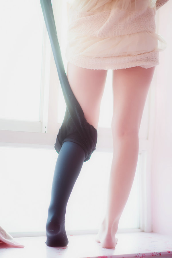 萌妹子的美腿诱惑 / 10P/79MB / 美图集锦-绅士图