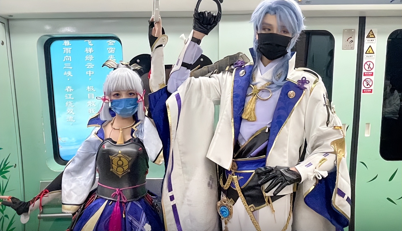 一群原神coser在公园拍摄,被强拉去跳广场舞,大妈:衣服挺好看