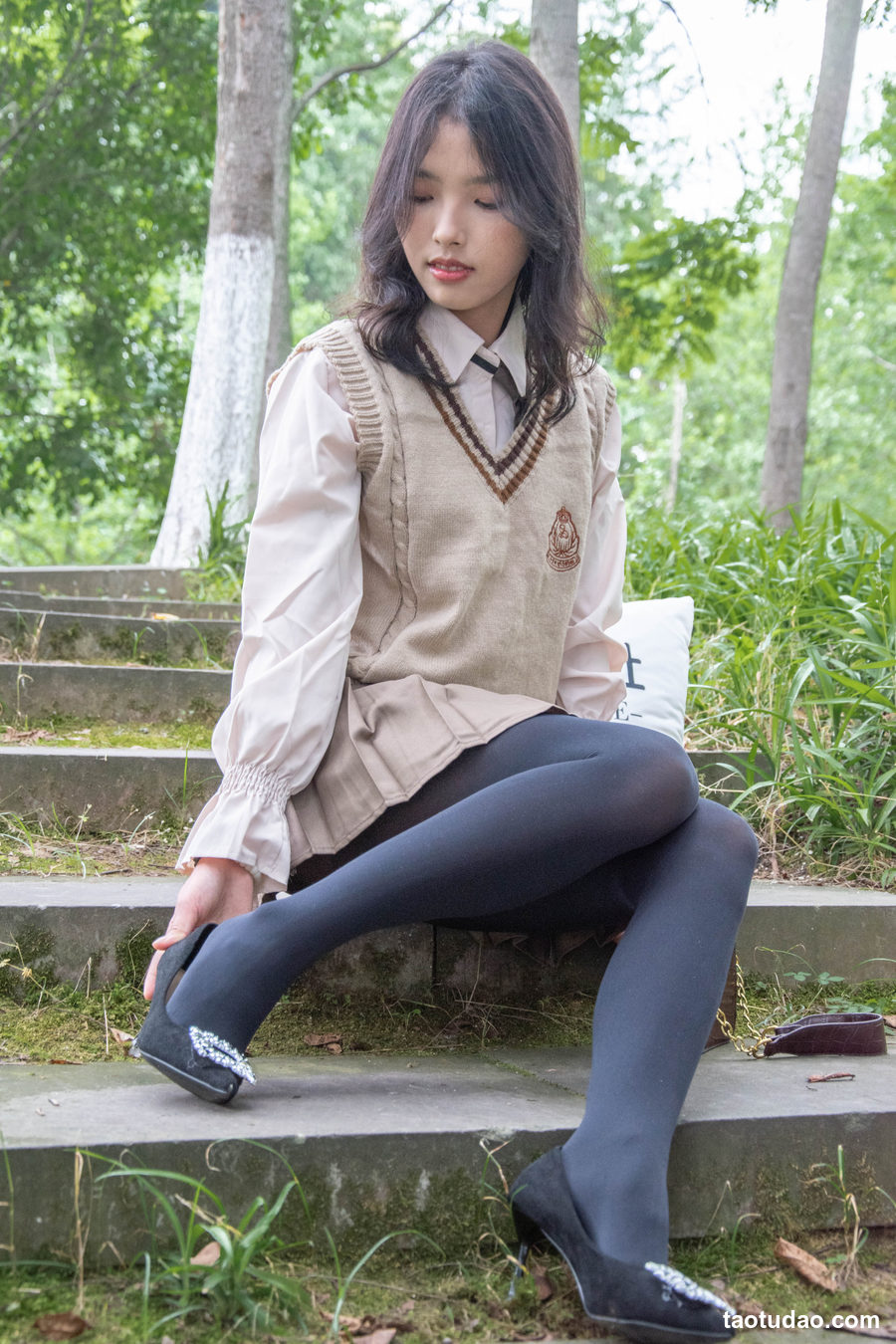 图片[4]-[袜觅社] 小雪 超短裙黑丝高跟美腿足秀 [71p+1V+1.61G]-绅士图