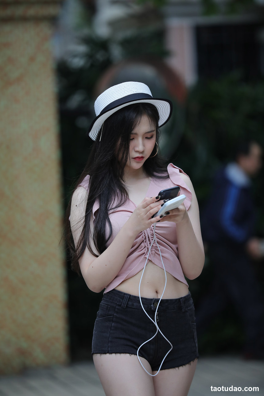 图片[4]-精选街拍作品 NO.0081 粉衣超短裤白色帽子美女高清原图[593P／500MB]-绅士图