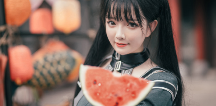 五万人在线看她起床,国服第一萝莉王奕萌,到底是怎么炼成的