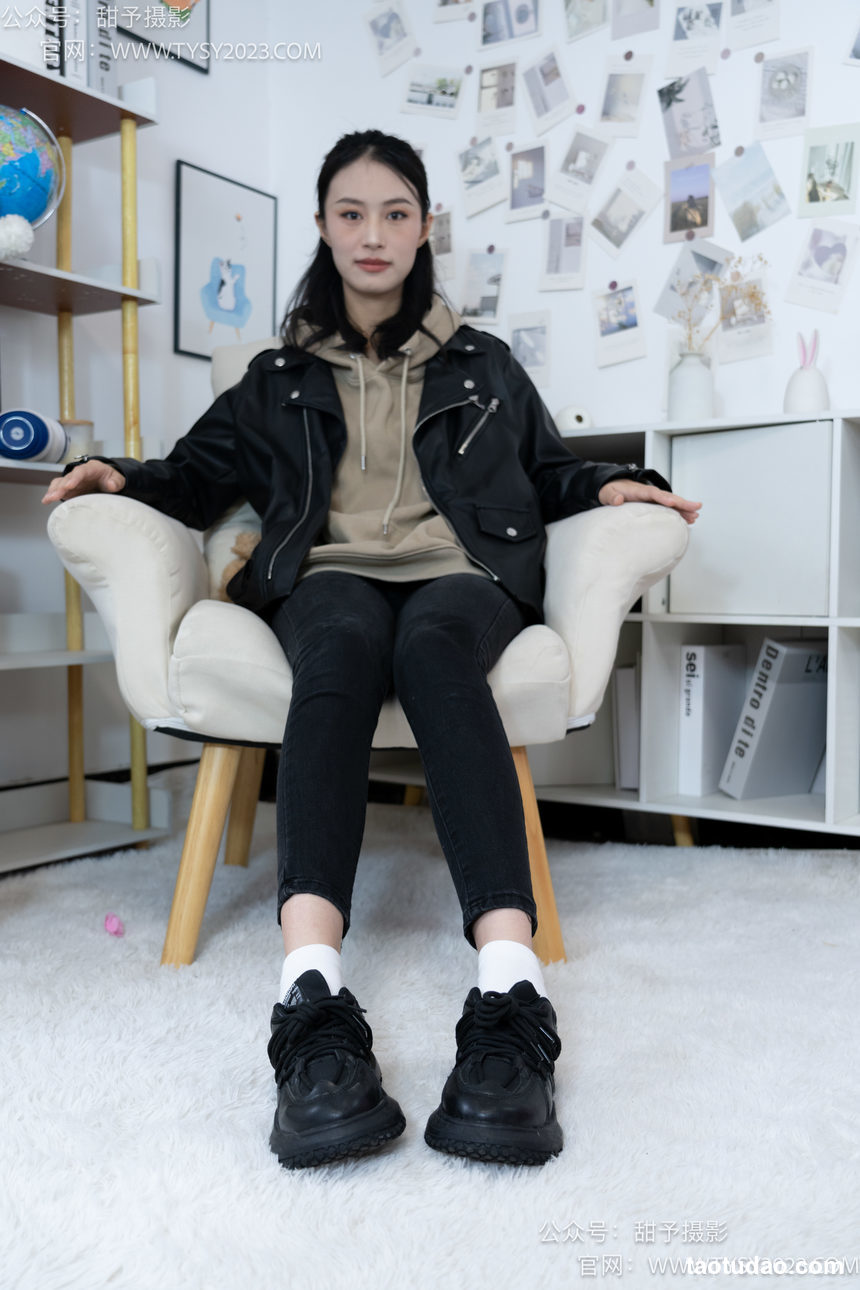 图片[3]-甜予摄影 NO.014 肉肉-运动鞋、白棉袜、裸足[116P+12V／10.5GB]-绅士图