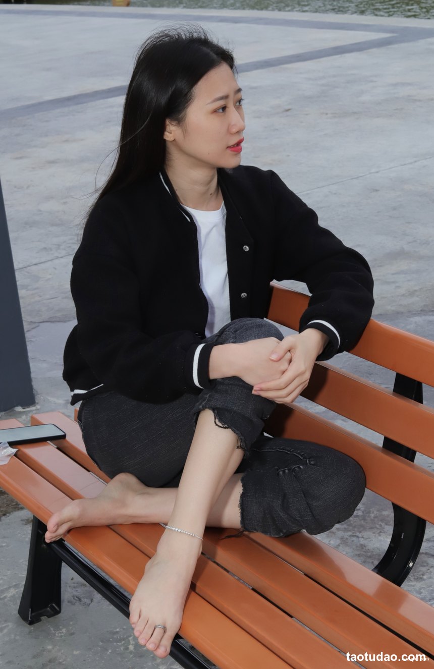 图片[3]-Pary摄影 NO.011 极品女神小芳首发长椅大方展示极品美脚[113P／319MB]-绅士图