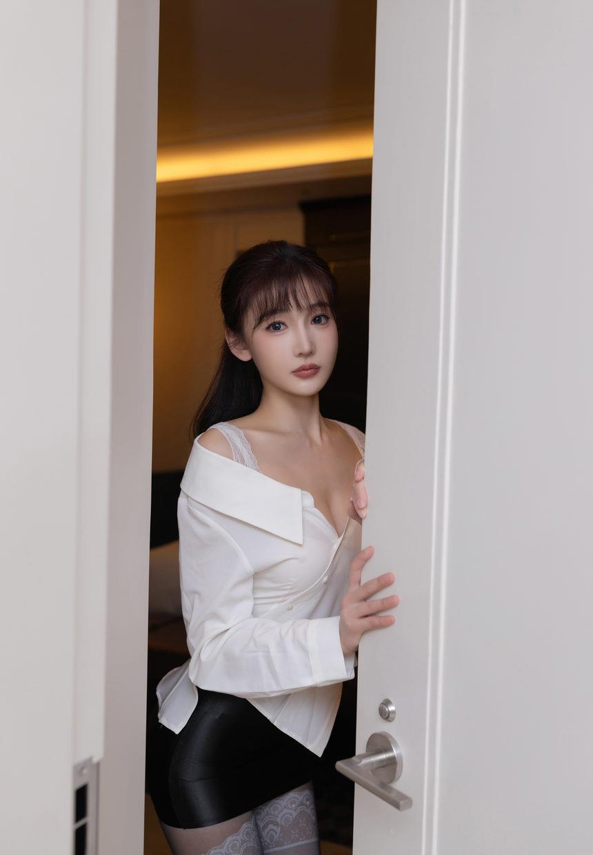 [XiuRen秀人网] 2025.04.17 No.10166 陆萱萱 [80+1P]-艺库