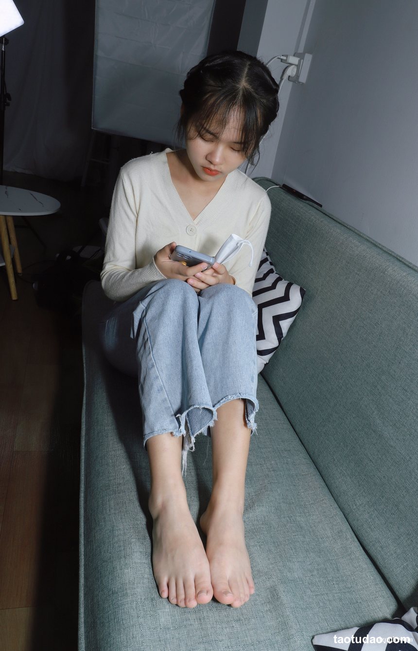 图片[2]-Pary摄影 NO.048 大学生秀秀展示36码小嫩脚[107P／286MB]-绅士图