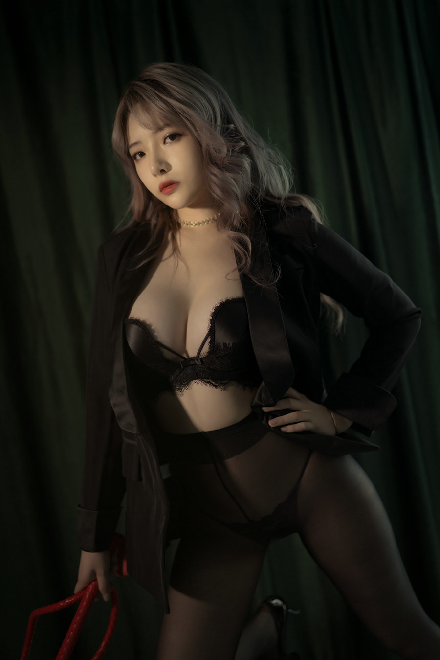 动漫博主雯妹 - 西装 / 25P-370MB / cos萌妹-绅士图