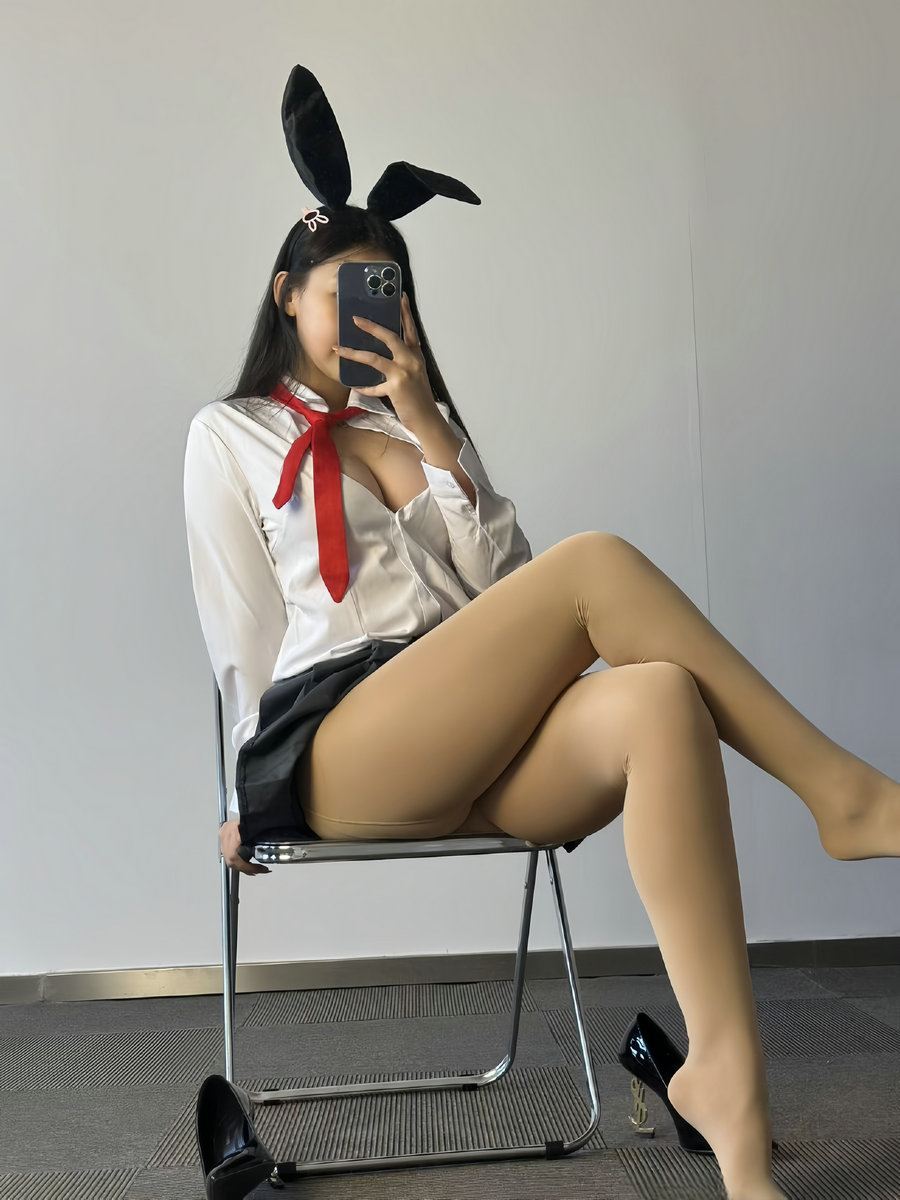 丝足美腿博主美邵女Baby - 兔女郎学姐性感肉丝 / 40P1V-484MB /-艺库