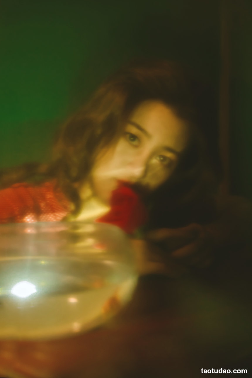 图片[2]-[YITUYU艺图语]2022.06.25 发光的发丝，三角梅瀑布下的女神 姝雯同学[54+1P／853MB]-绅士图