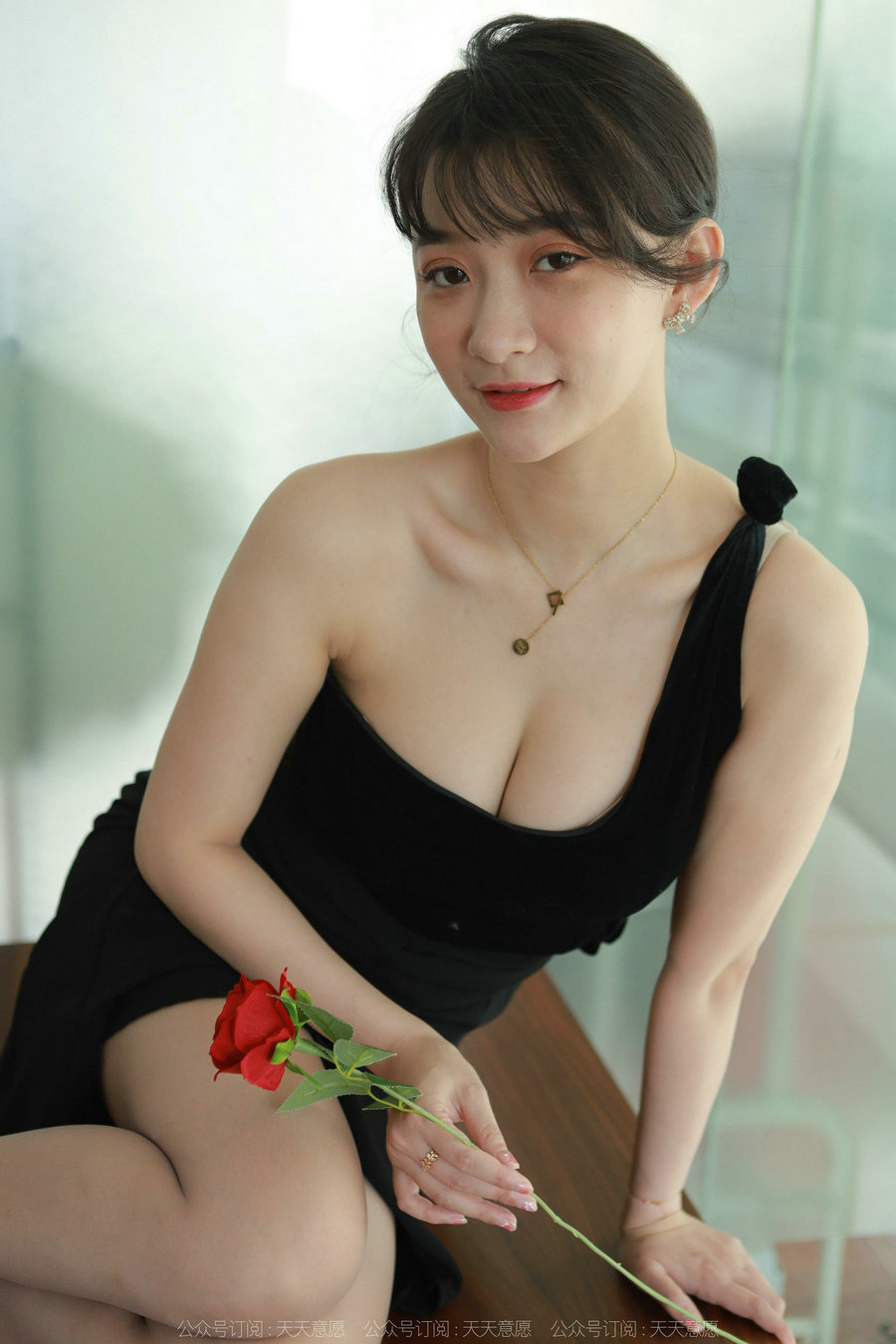 IESS异思趣向 - 模特：秋秋《姓感红玫瑰》/ 97P-122MB / 机构-艺库