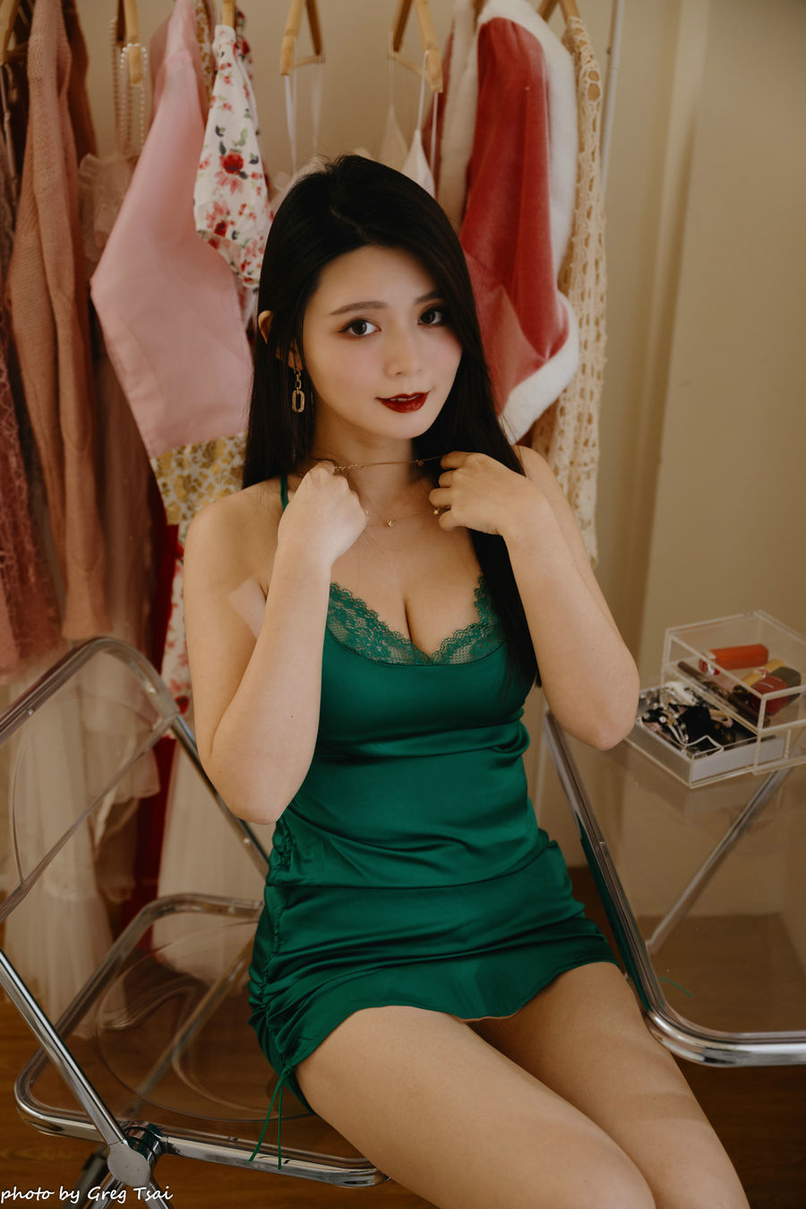 筱筱 - 绿色包臀裙 / 64P-164MB /-艺库