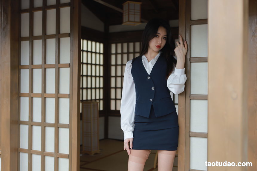 Sia不吃鱼 - 庭园春梦 [117P-809MB]-绅士图