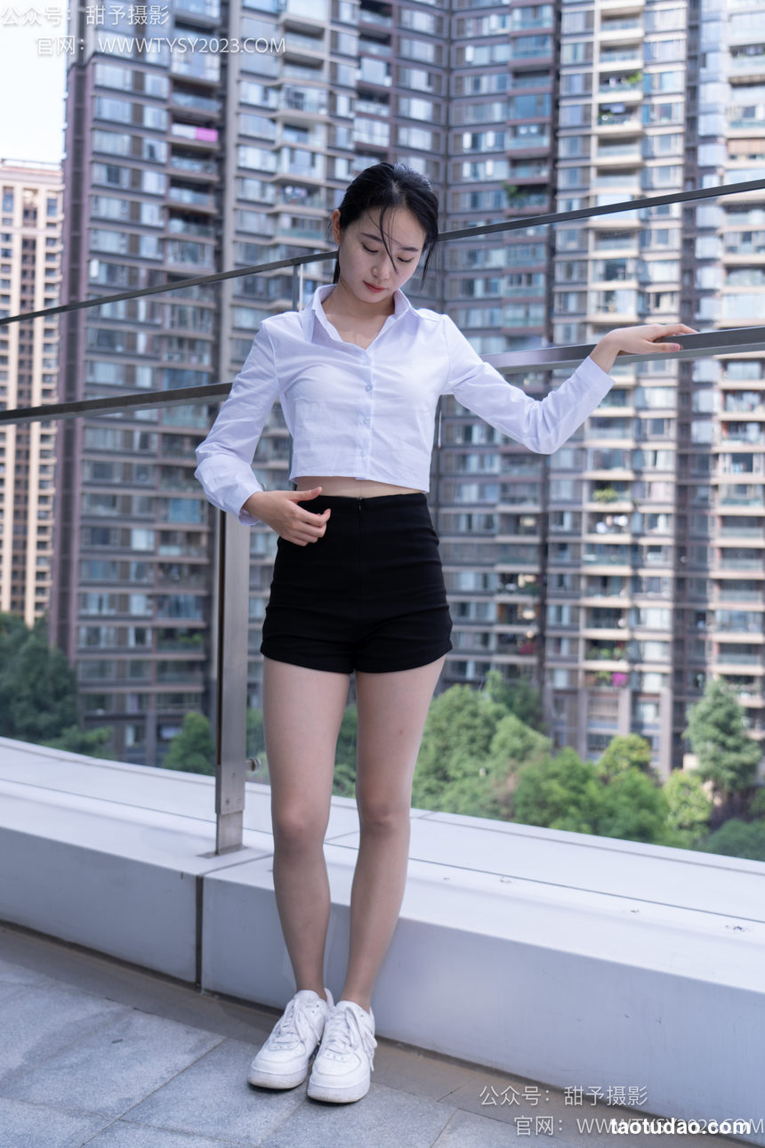 图片[3]-甜予摄影 NO.063 思思-板鞋、油亮灰丝（脚尖透明款）[136P+2V／9.98GB]-绅士图