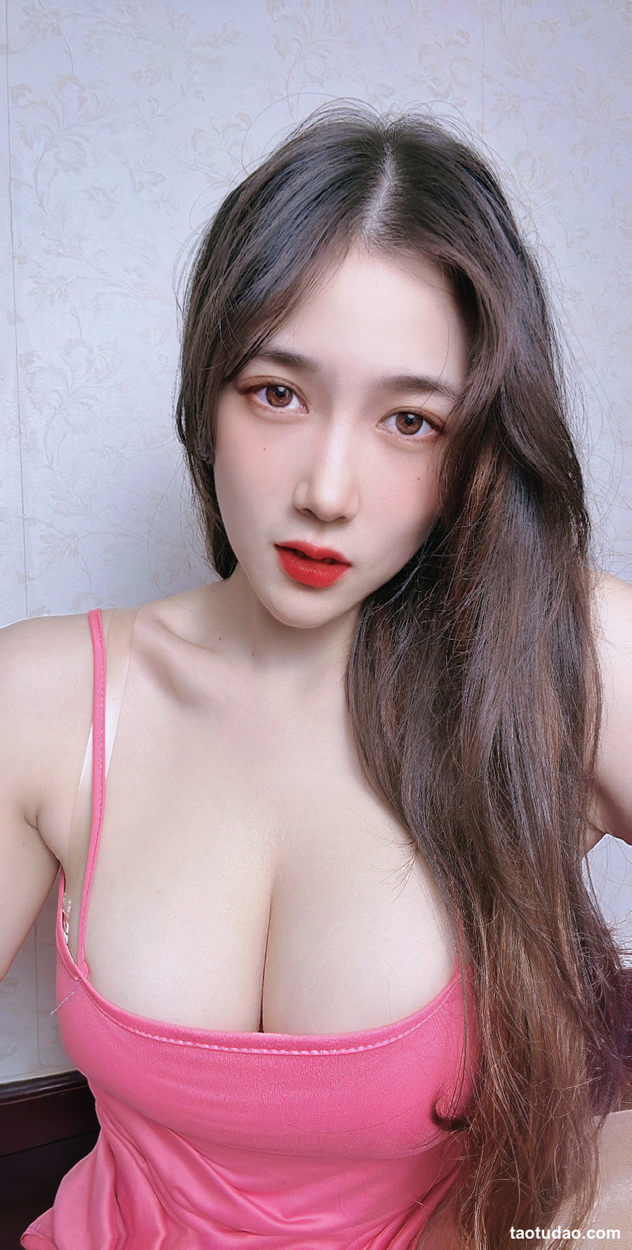 可可西yyy - 粉红吊带裙 [24P+3V-165MB]-绅士图