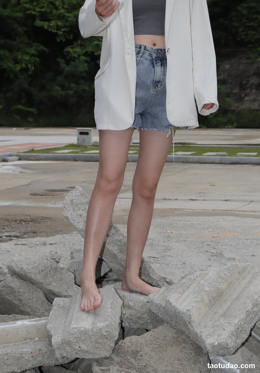 图片[2]-Pary摄影 NO.018 珊珊创意产业园吊带赤脚[97P／326MB]-绅士图