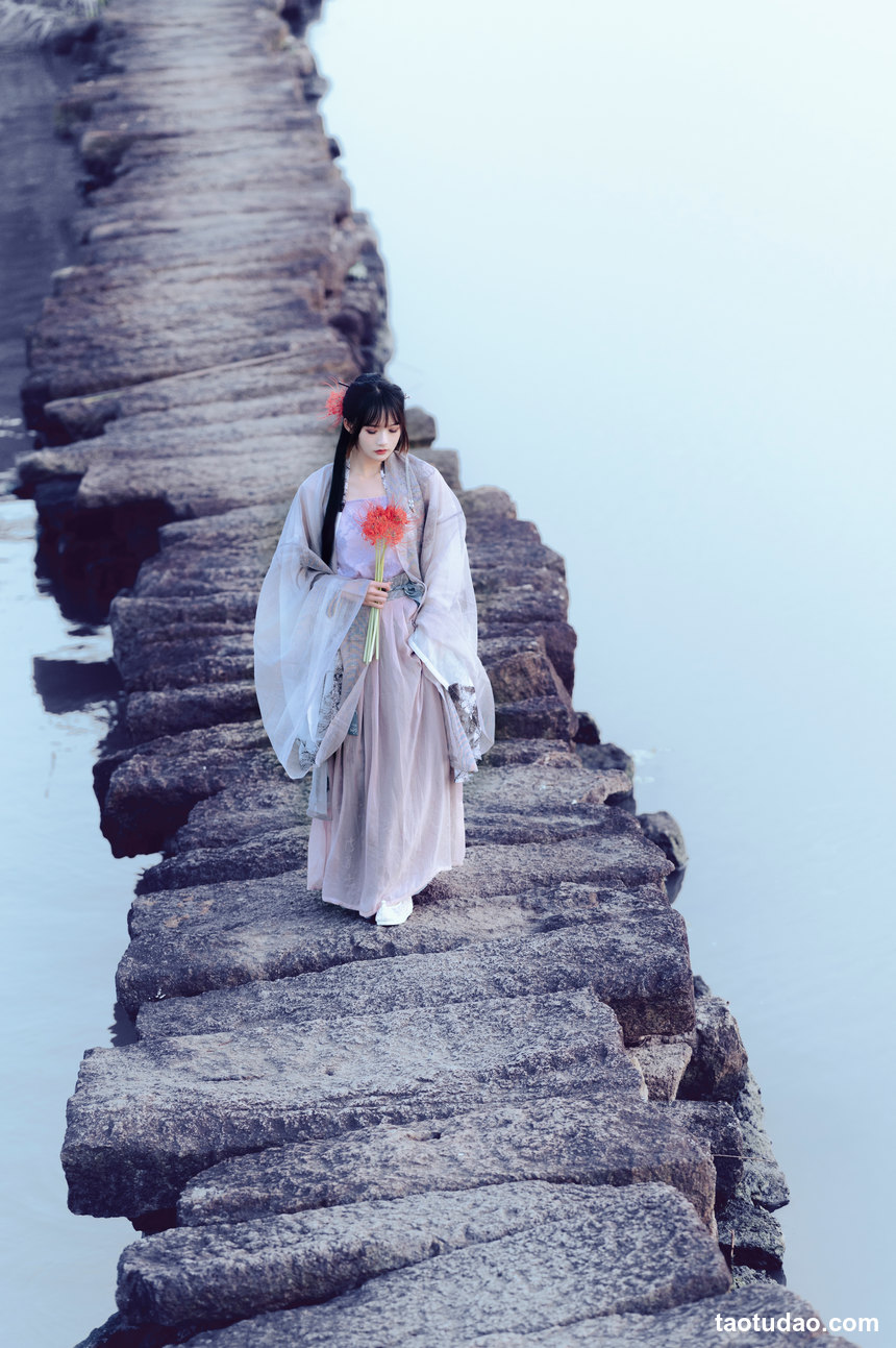 图片[4]-[YITUYU艺图语]2022.07.15 暮空照水 兔子Zzz不吃胡萝卜[31+1P／341MB]-绅士图