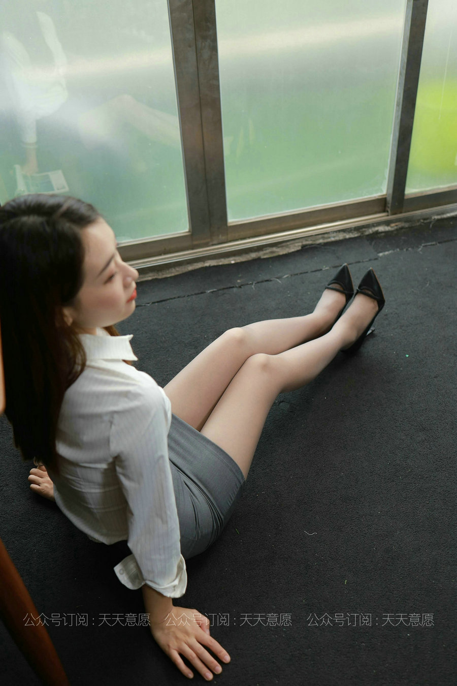 IESS异思趣向 - 模特：小婕《美女开例会》/ 95P-128MB / 机构-绅士图