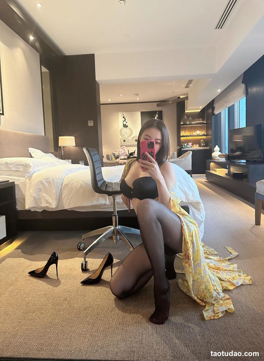 图片[2]-果儿Victoria – 黄色战袍[23P-27MB]-绅士图