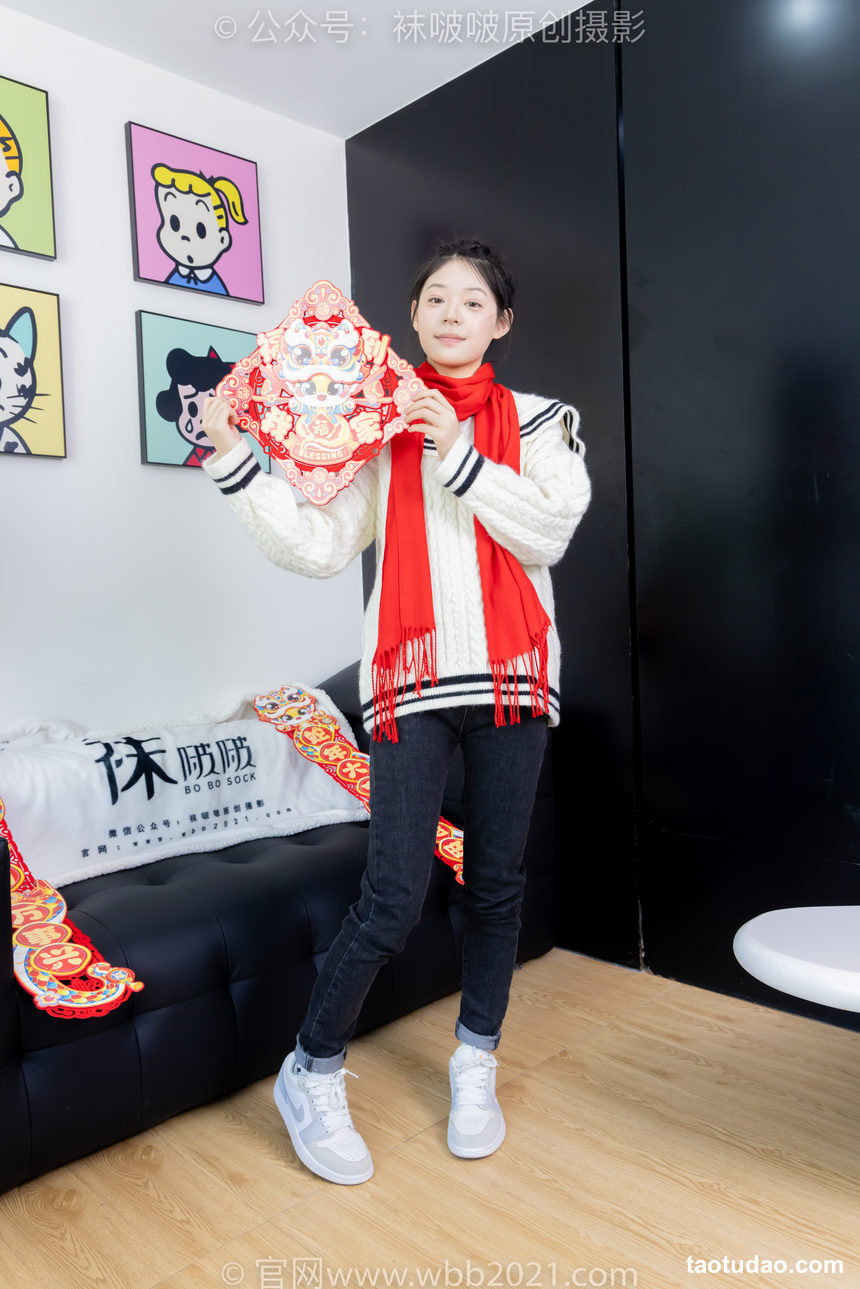 图片[2]-[BoBoSocks袜啵啵]NO.481 糯米-板鞋、白棉袜、裸足、对联迎新春，半脱袜子剧情[150P+1V／6.15GB]-绅士图