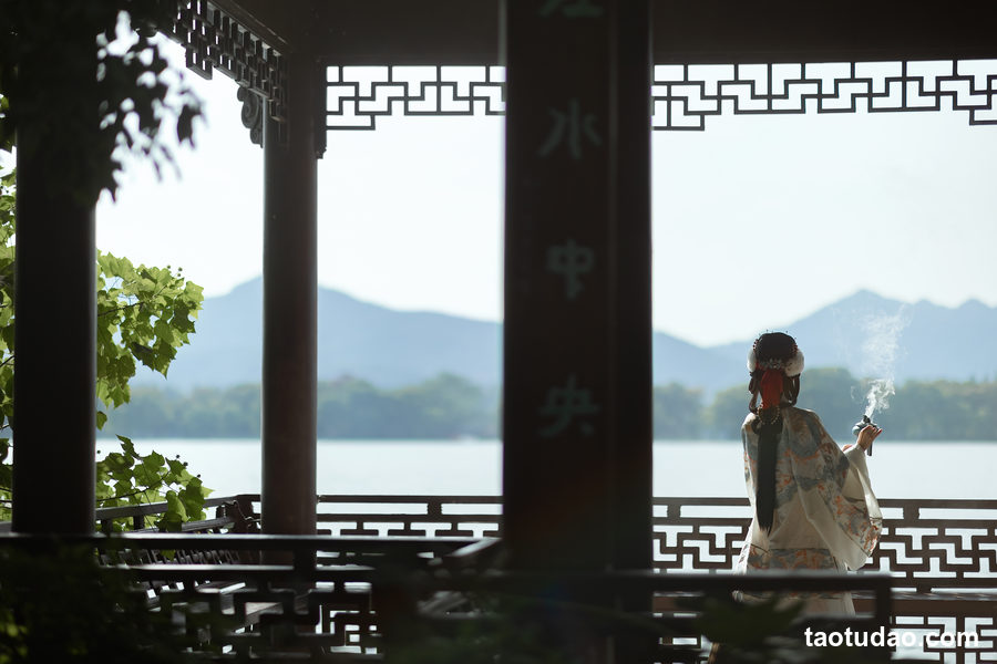 图片[4]-[YITUYU艺图语]2023.03.05 秋游湖心亭 眸小妖[51+1P／474MB]-绅士图