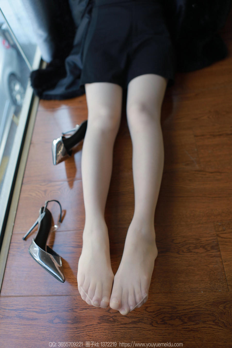 IESS异思趣向 - 模特：小婕《黑色大衣》/ 86P-71MB / 机构-艺库