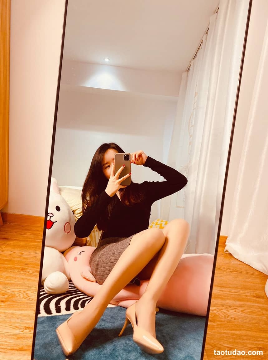 图片[4]-软妹小九九[July芝岚] – 玉足自拍 [20P／17MB]-绅士图