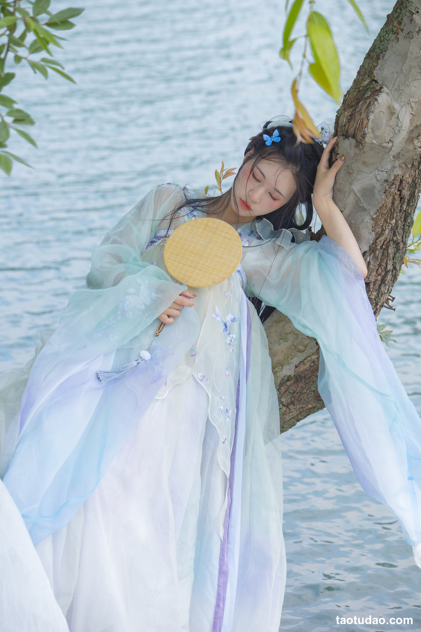 图片[2]-[YITUYU艺图语]2022.10.17 面包店打工日 小怡妹妹cute[33+1P／433MB]-绅士图