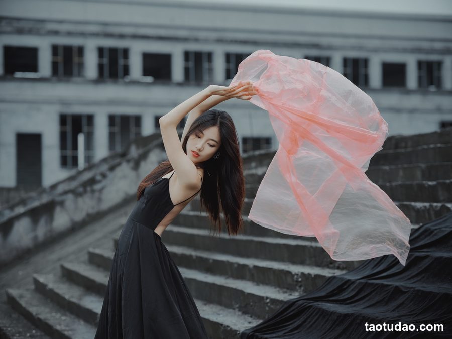 图片[2]-[YITUYU艺图语]2023.02.27 夜路 小鹿桃i[21+1P／378MB]-绅士图