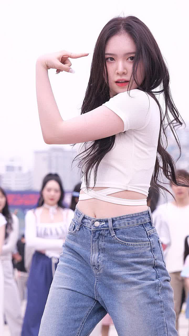 230513 AILEEN (에일린) – I AM (서원) 직캠 [4X4 DANCE CREW 여의도한강공원 버스킹] / 饭拍视频-艺库