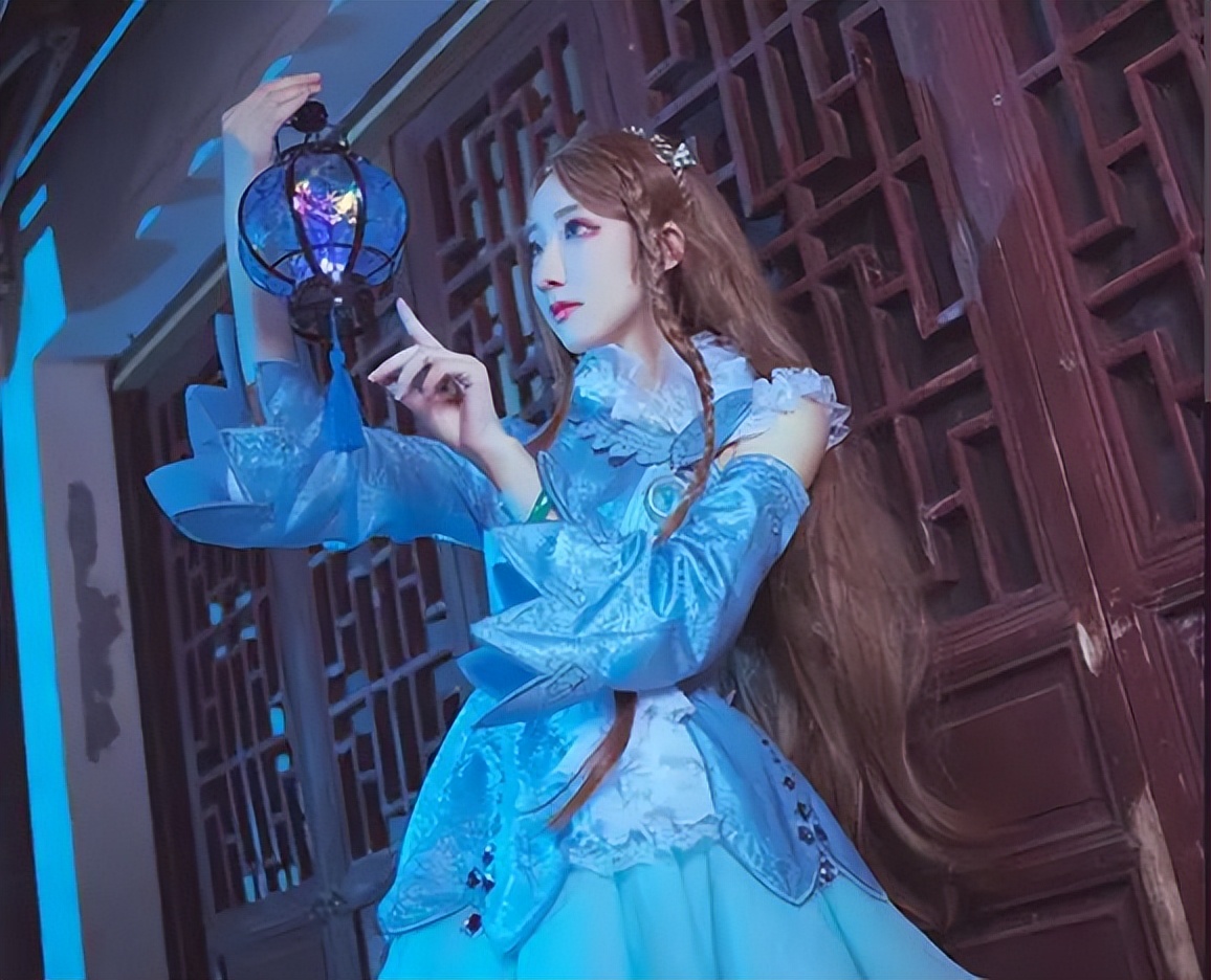 《斗罗》宁荣荣绝美COS服上线,领口蕾丝花边仙气,蓬蓬裙超吸睛