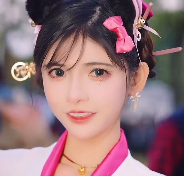 不打擦边球了?狗头萝莉转型美妆博主,网友:还是去岛国发展吧