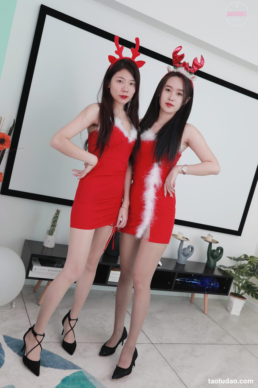 图片[3]-丝绮传媒-双人圣诞姐妹花丝足裸足脚对脚【图包+视频】（豪华版）[225+2V-12.3G]-绅士图