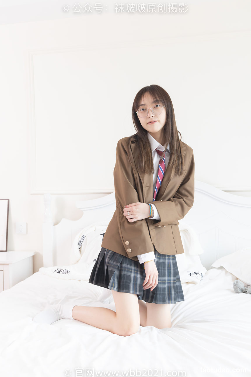 图片[3]-[BoBoSocks袜啵啵]NO.370 稚予-板鞋、白棉袜、灰色棉船袜[140P+1V／5.48GB]-绅士图