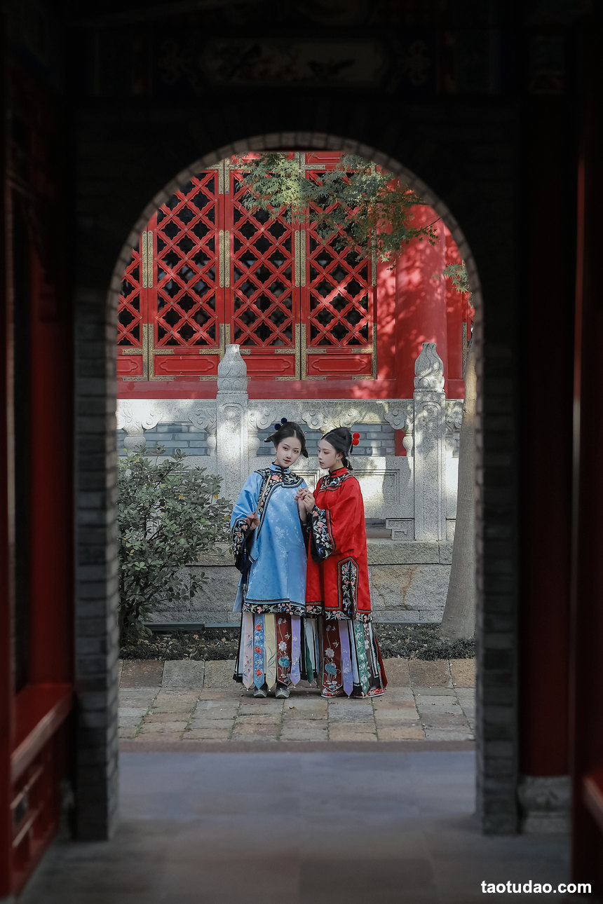 图片[2]-[YITUYU艺图语]2022.03.31 宫墙柳 _喵喵家的小鱼干_[28+1P／550MB]-绅士图