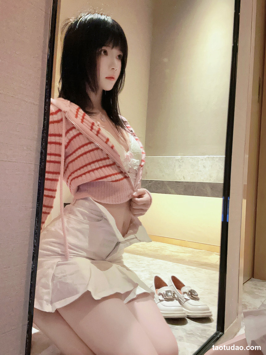 桜桃喵 - 条纹毛衣 [22P-98MB]-绅士图