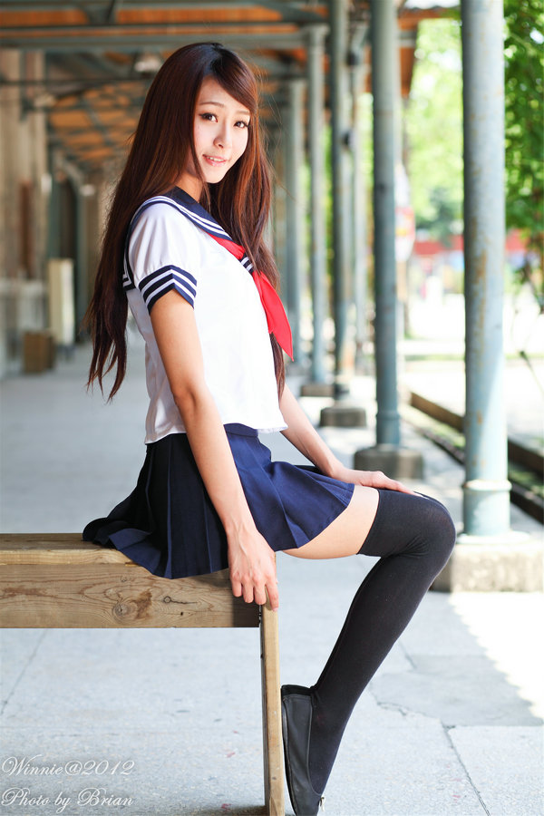 Beautyleg女神小雪Winnie华山特区学生制服外拍写真 / 31P/515MB / 唯美杂图-绅士图