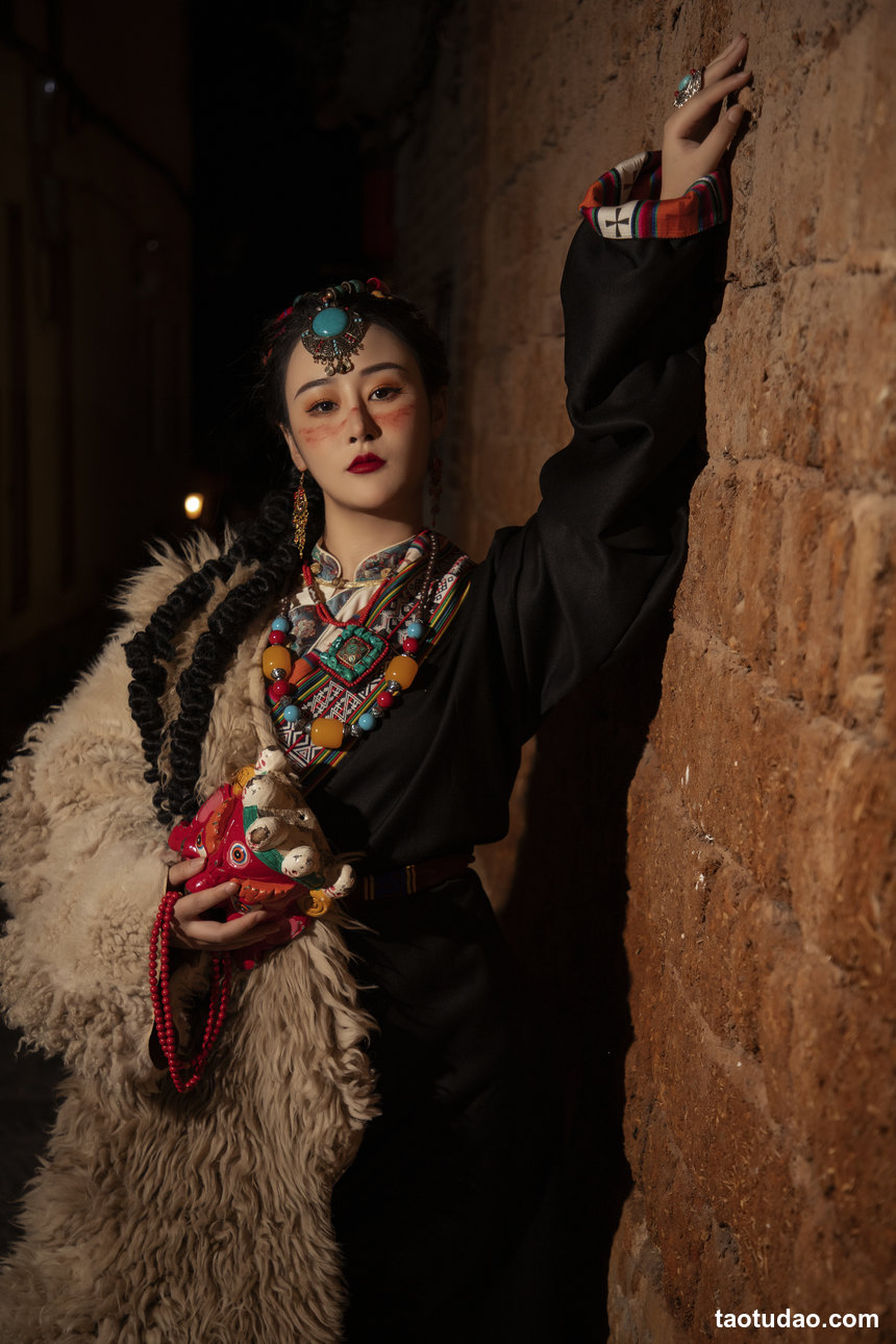 图片[2]-[YITUYU艺图语]2022.10.31 藏服 琳琳[25+1P／493MB]-绅士图