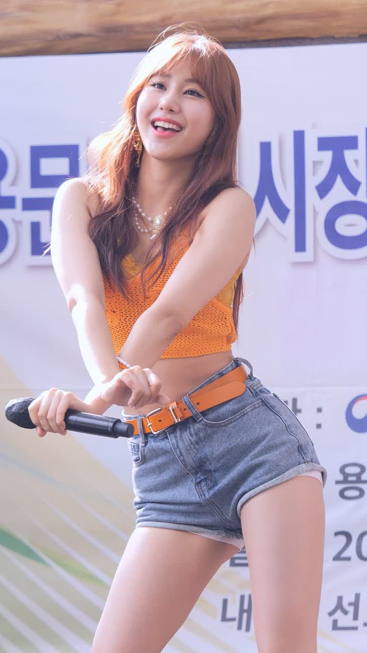 220730 XoX (엑스오엑스) 세라 – 댄스커버 직캠 [용문천년시장] / 饭拍视频-艺库