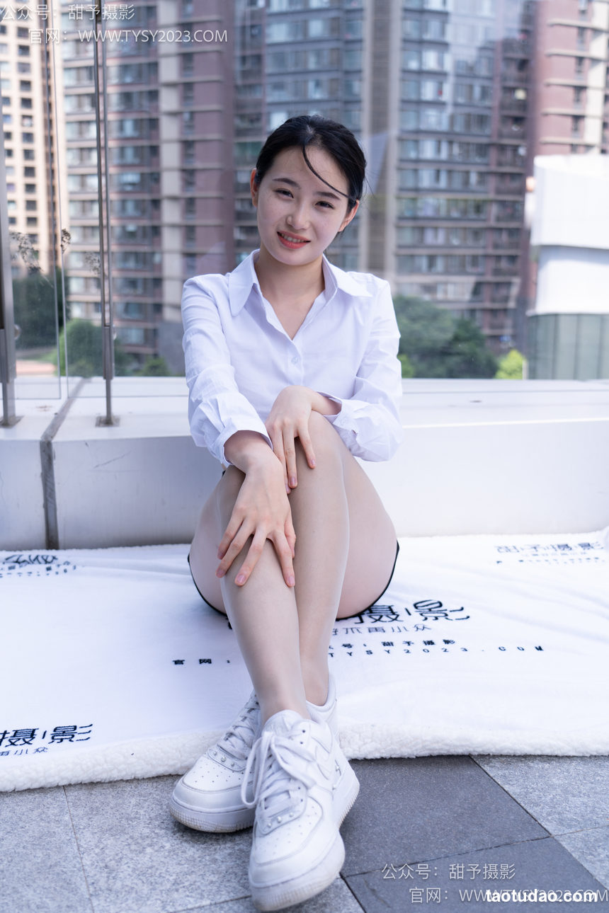 图片[4]-甜予摄影 NO.063 思思-板鞋、油亮灰丝（脚尖透明款）[136P+2V／9.98GB]-绅士图