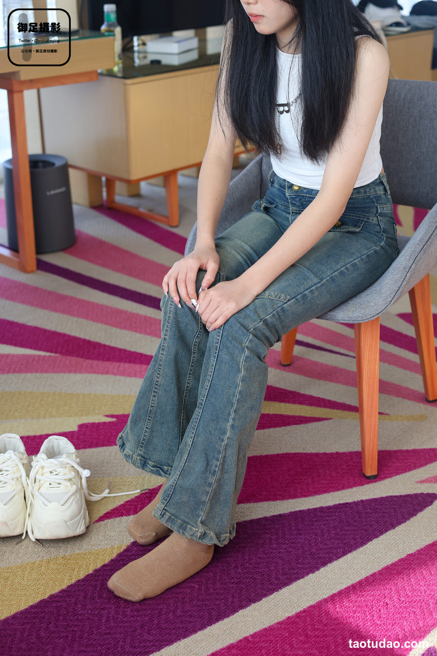 图片[2]-御足摄影 NO.001 咖色袜裸足 [93P1V3.27GB]-绅士图